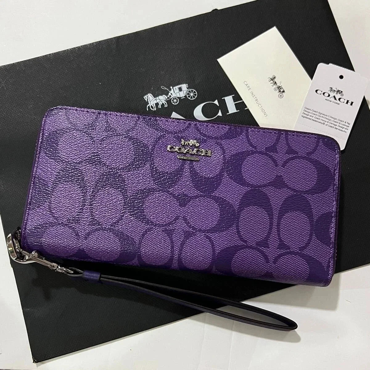COACH Long Round Zip Wallet with Strap Purple Signature C4452 outlet F/S New US!
